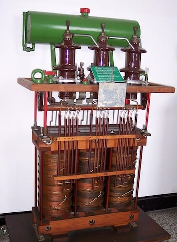 Three-phase distribution transformer. Image used courtesy ofWikipedia.