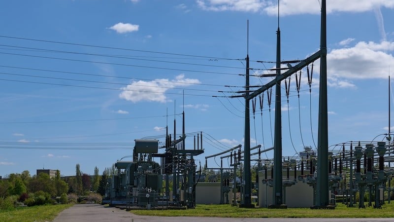 A high and medium voltage substation. Image used courtesy of AdobeStock (licensed).
