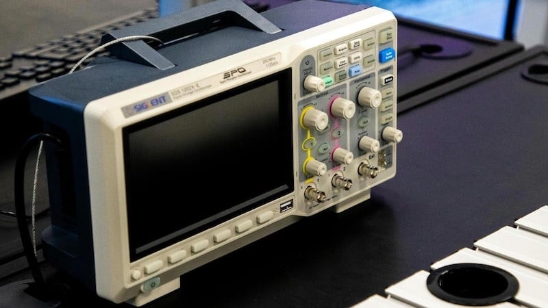An oscilloscope on a lab bench, reminding engineers that instrumentspecification alone does not guarantee accurate high voltage transientmeasurement. Image used courtesy of Pexels.