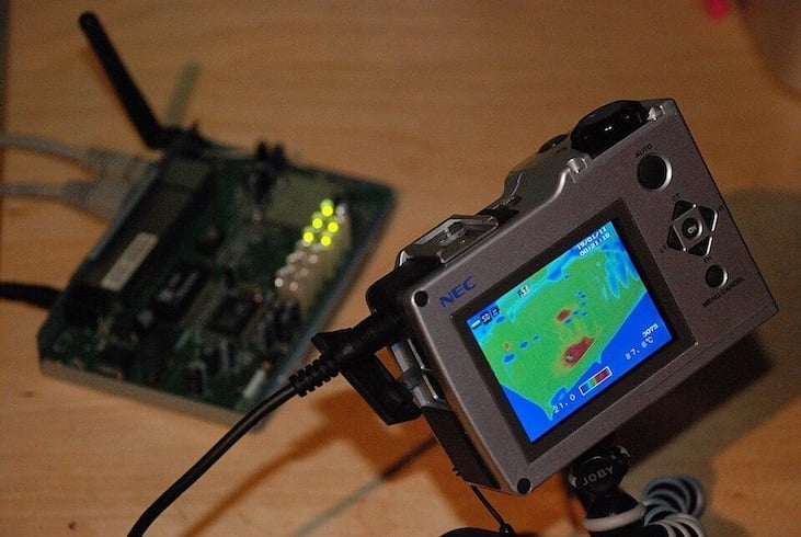 Figure 1. Infrared thermography image illustrating localized hot spotsin a PCB, used here to visualize the risk of thermal runaway. Image usedcourtesy of Wikimedia.