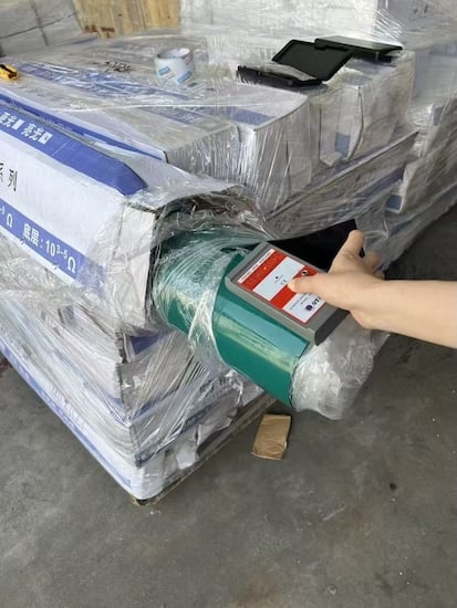 The carton carries the specification for both layers, dissipative
surface and conductive base, while the meter sits on the black side.