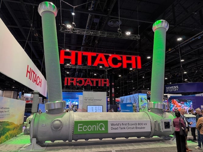 At the IEEE PES T&D Conference in Chicago, Hitachi Energy unveiled the
world’s first 800 kV, 63 kA Dead Tank Circuit Breaker, completely free of SF₆.
Image used courtesy of Hitachi Energy.